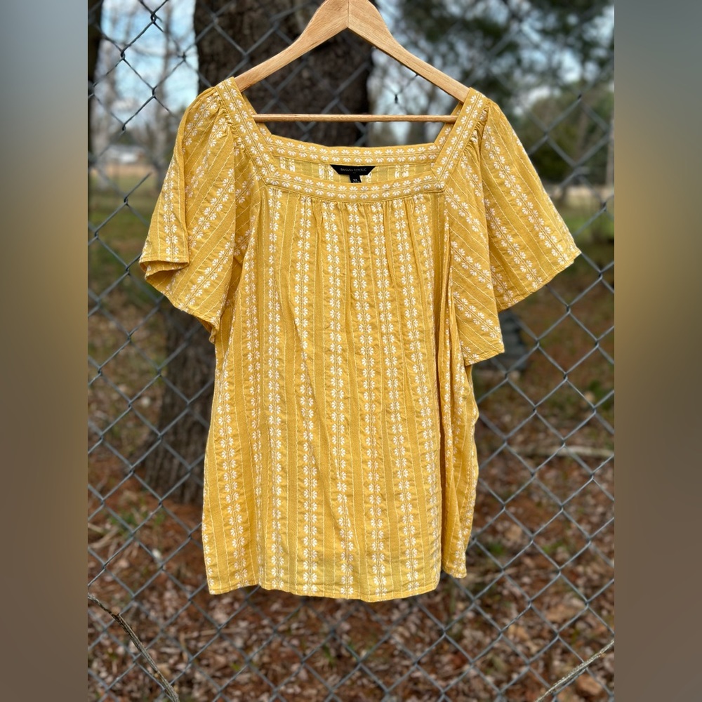 Banana Republic Embroidered Top XL